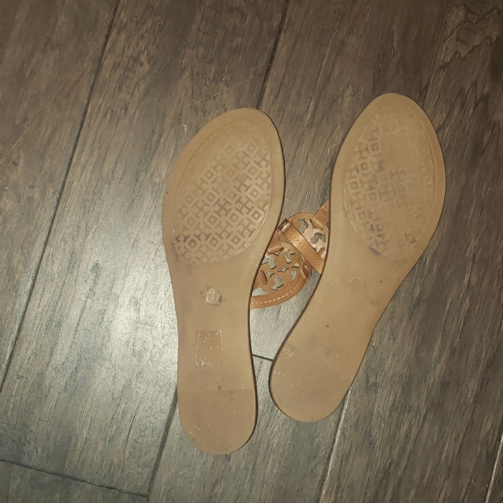 Tory burch gabriel sandal. Like New. Brown Tan, size 8. - Picture 3 of 3
